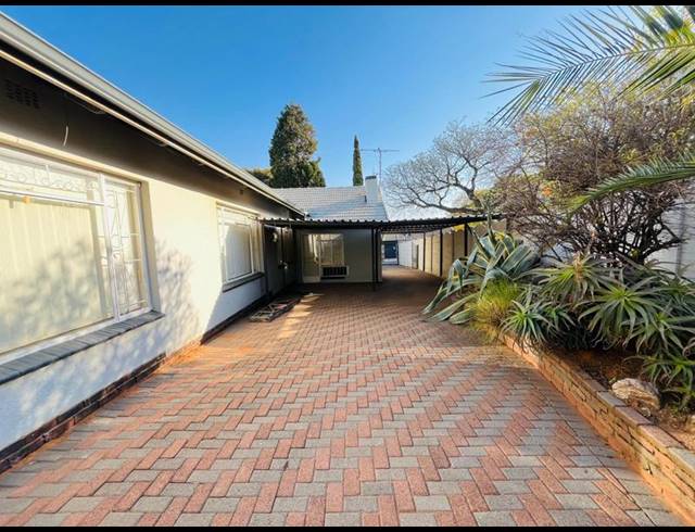 4 BEDROOM HOUSE FOR SALE IN SOUTH CREST